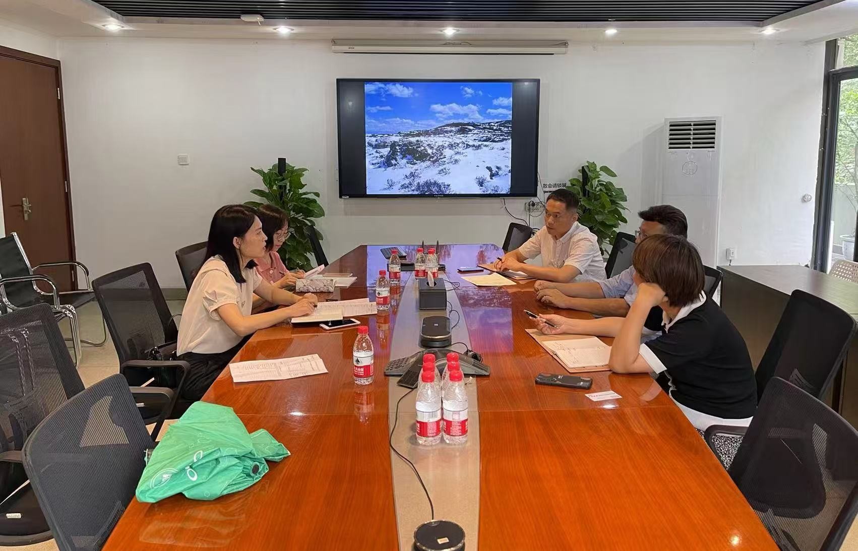 2 现场会谈.jpg